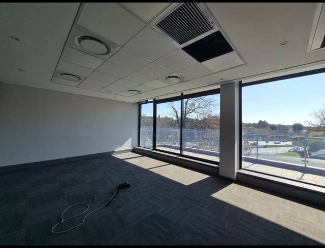 1,201M² OFFICE TO LET IN WAVERLEY